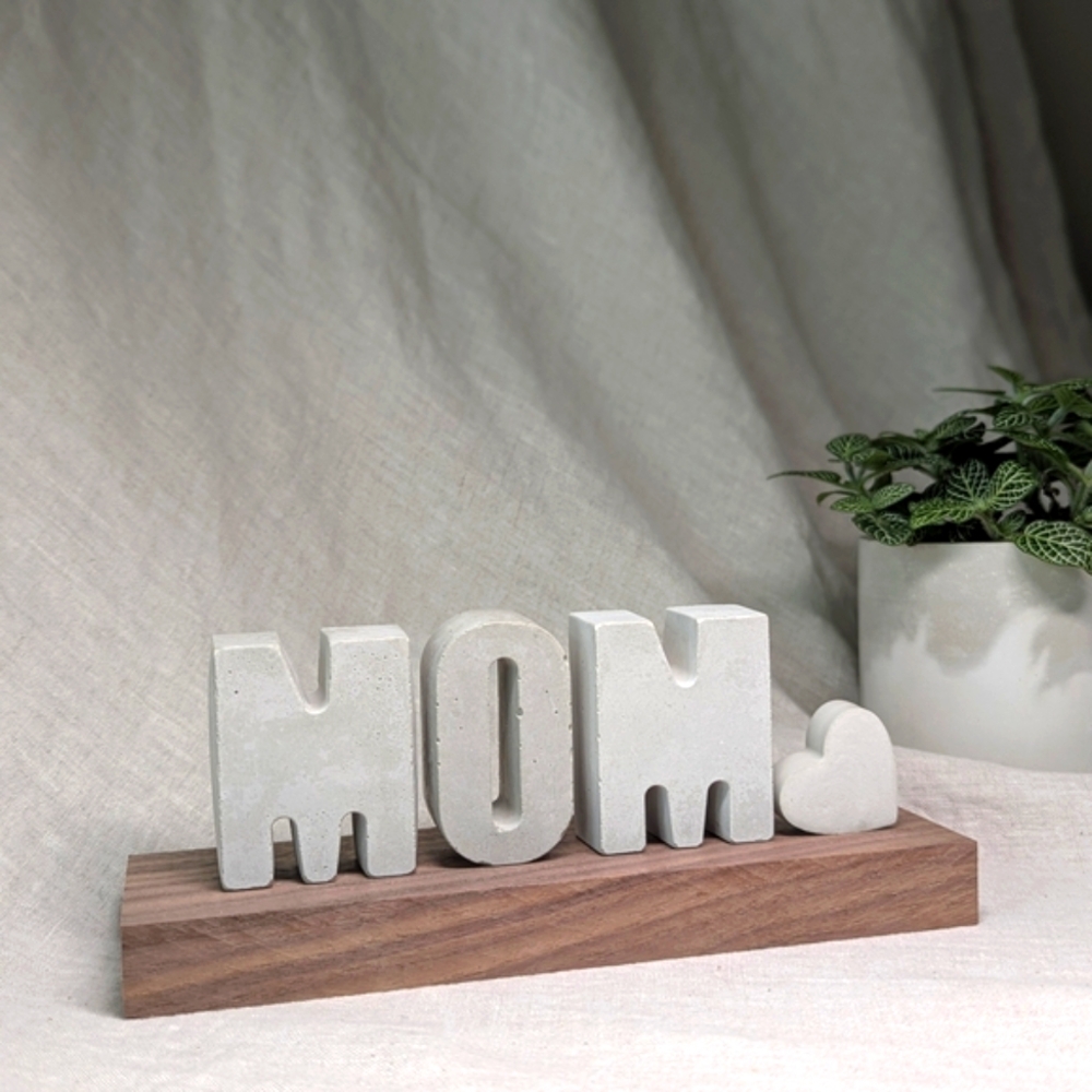 Concrete 'MOM' Decorative Sign with Heart Mother's Day Gift